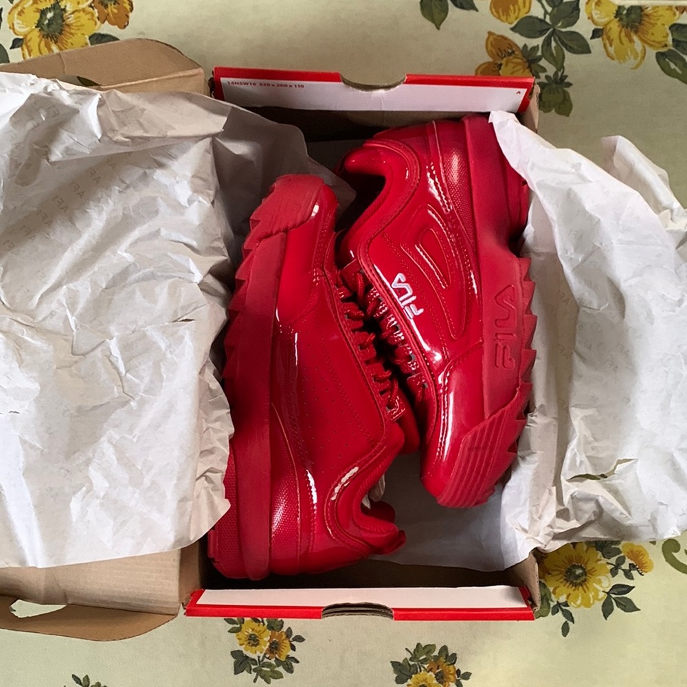 Red filas size 9